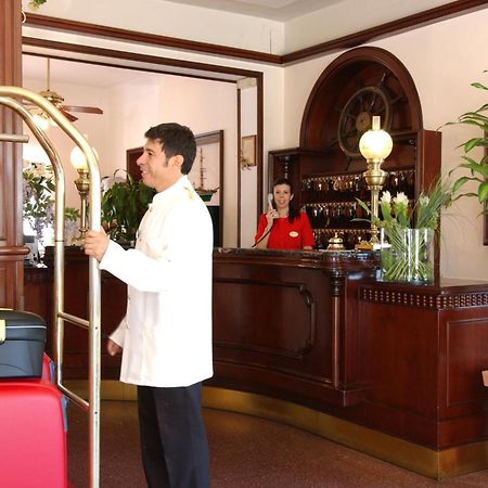 Hotel Milano Helvetia - In Centro Con Piscina Riccione Luaran gambar