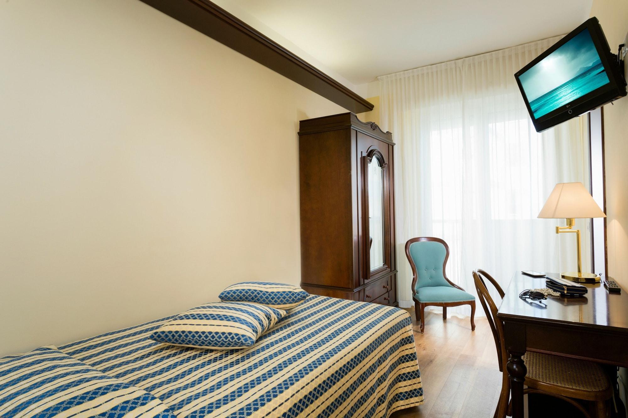 Hotel Milano Helvetia - In Centro Con Piscina Riccione Luaran gambar