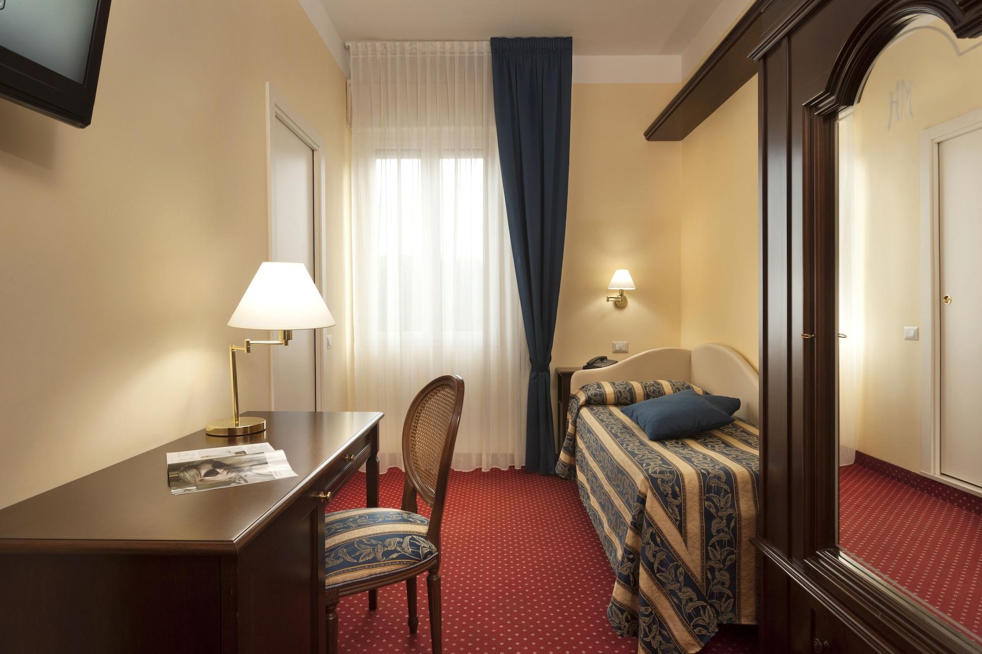 Hotel Milano Helvetia - In Centro Con Piscina Riccione Luaran gambar