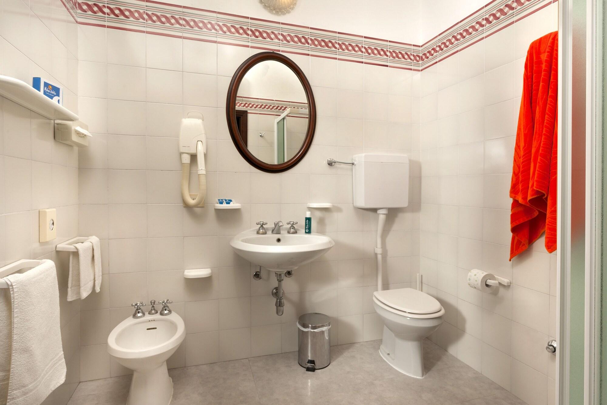 Hotel Milano Helvetia - In Centro Con Piscina Riccione Luaran gambar