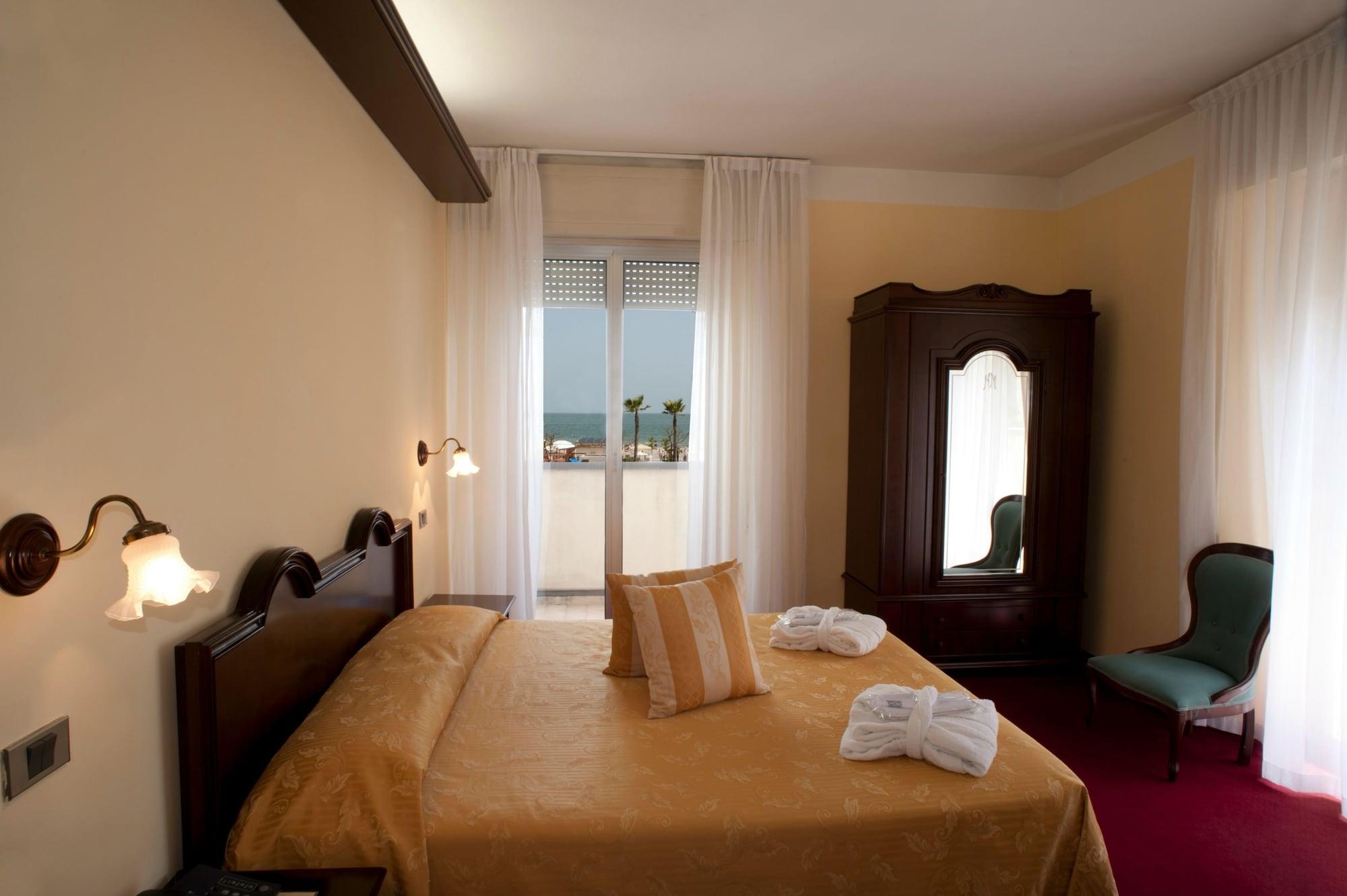 Hotel Milano Helvetia - In Centro Con Piscina Riccione Luaran gambar