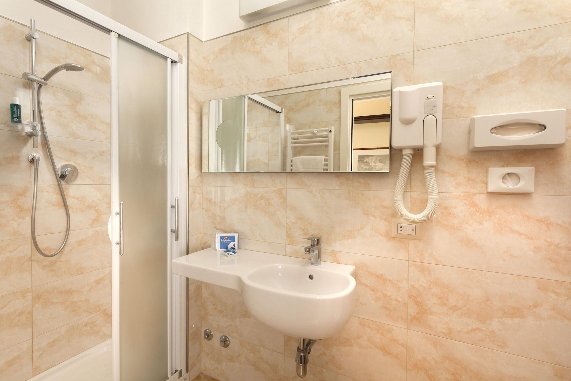Hotel Milano Helvetia - In Centro Con Piscina Riccione Luaran gambar