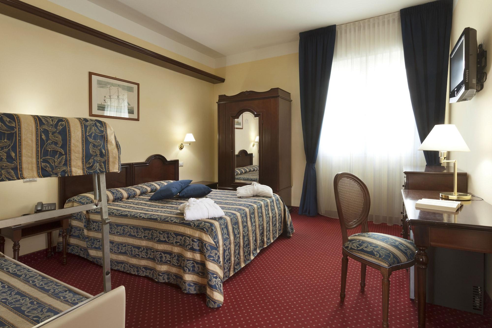Hotel Milano Helvetia - In Centro Con Piscina Riccione Luaran gambar