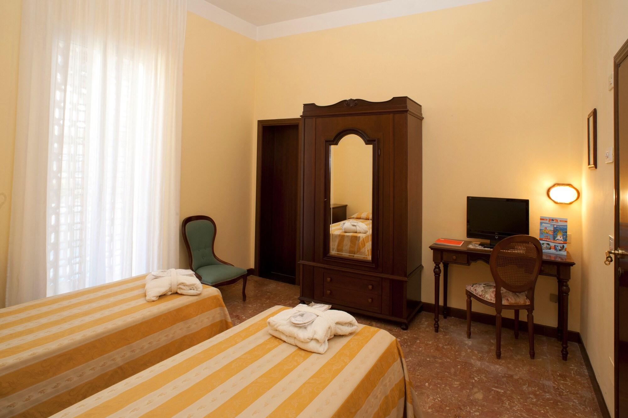 Hotel Milano Helvetia - In Centro Con Piscina Riccione Luaran gambar