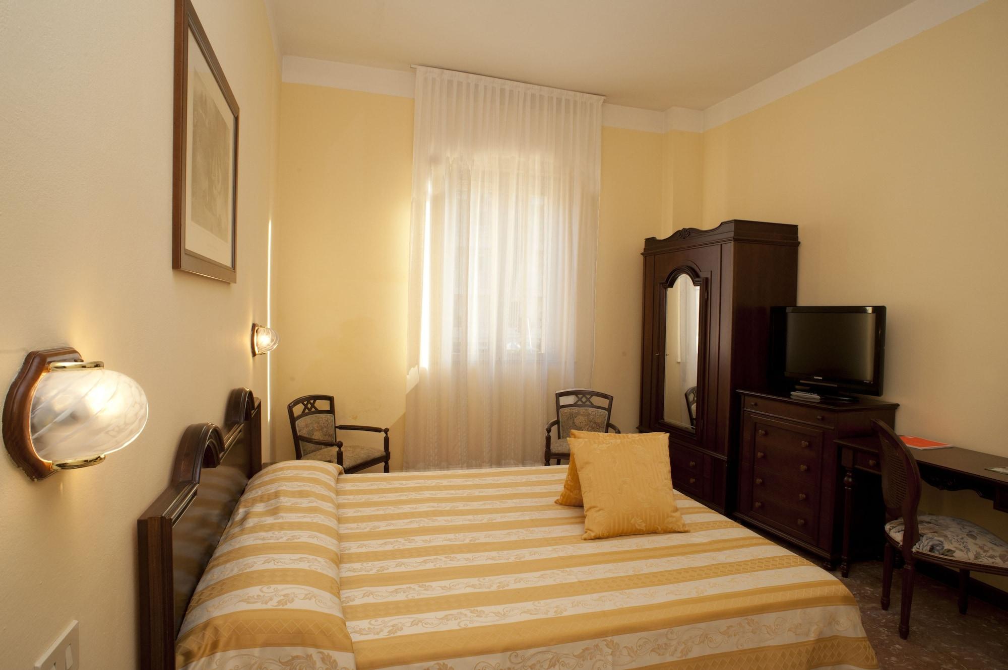 Hotel Milano Helvetia - In Centro Con Piscina Riccione Luaran gambar