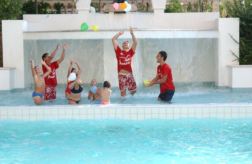 Hotel Milano Helvetia - In Centro Con Piscina Riccione Luaran gambar