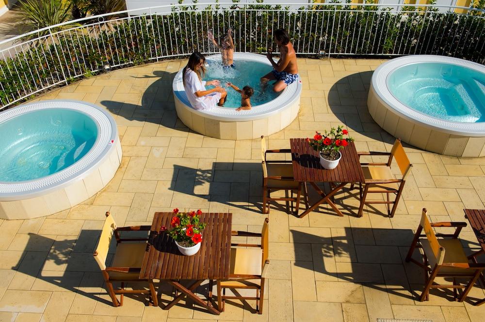 Hotel Milano Helvetia - In Centro Con Piscina Riccione Luaran gambar