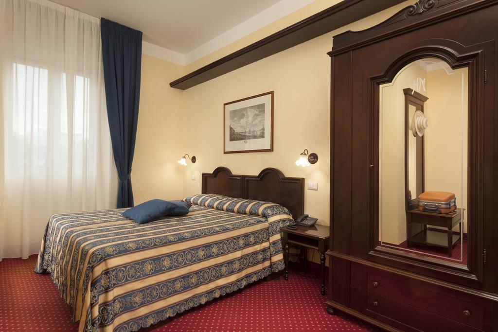 Hotel Milano Helvetia - In Centro Con Piscina Riccione Luaran gambar