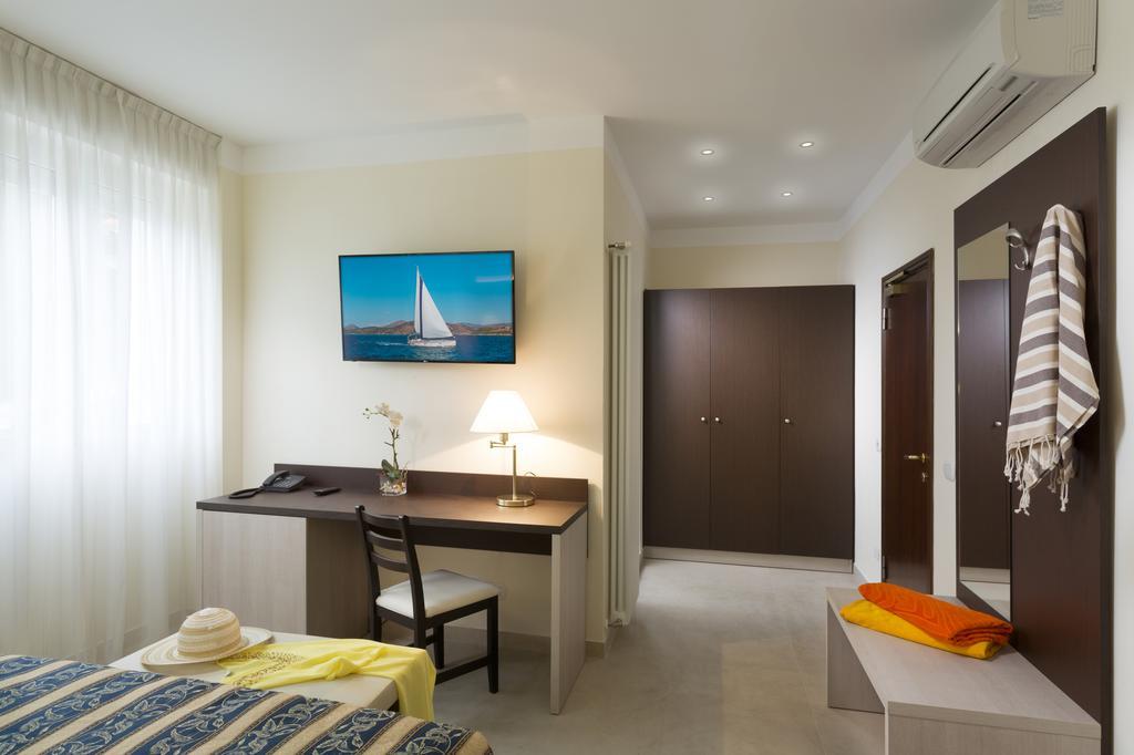 Hotel Milano Helvetia - In Centro Con Piscina Riccione Luaran gambar