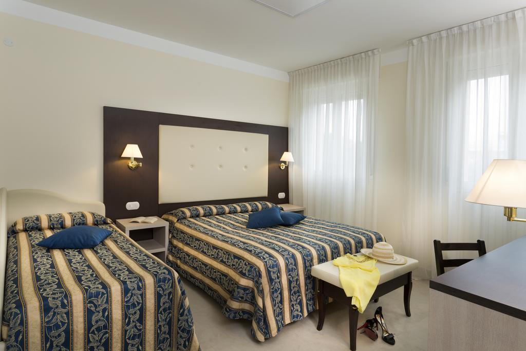 Hotel Milano Helvetia - In Centro Con Piscina Riccione Luaran gambar