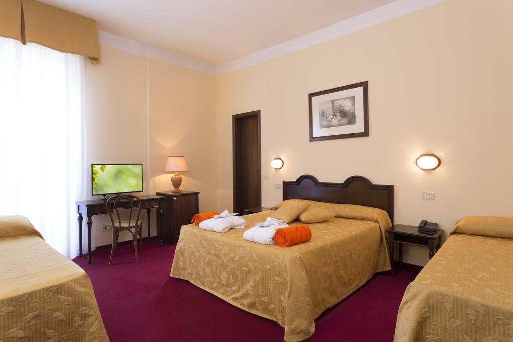 Hotel Milano Helvetia - In Centro Con Piscina Riccione Luaran gambar