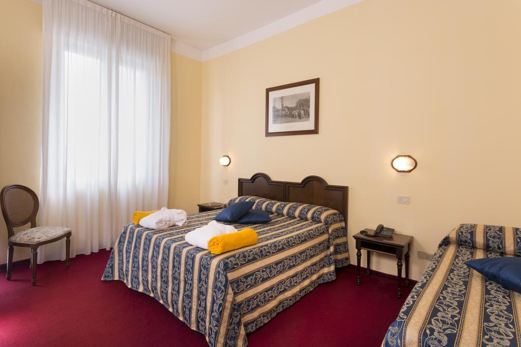 Hotel Milano Helvetia - In Centro Con Piscina Riccione Luaran gambar