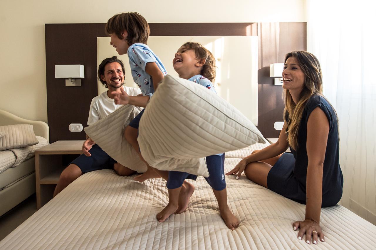 Hotel Milano Helvetia - In Centro Con Piscina Riccione Luaran gambar