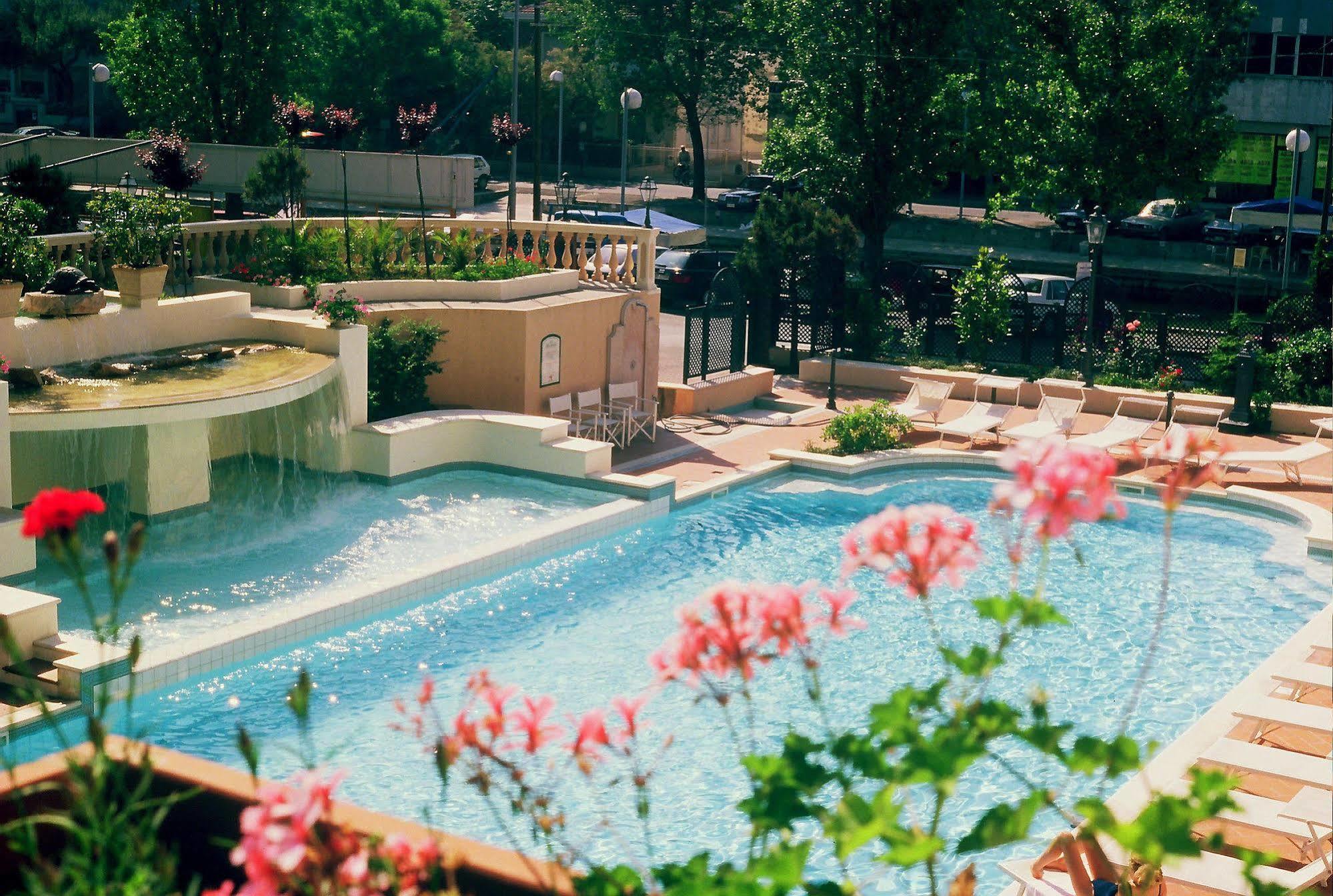 Hotel Milano Helvetia - In Centro Con Piscina Riccione Luaran gambar