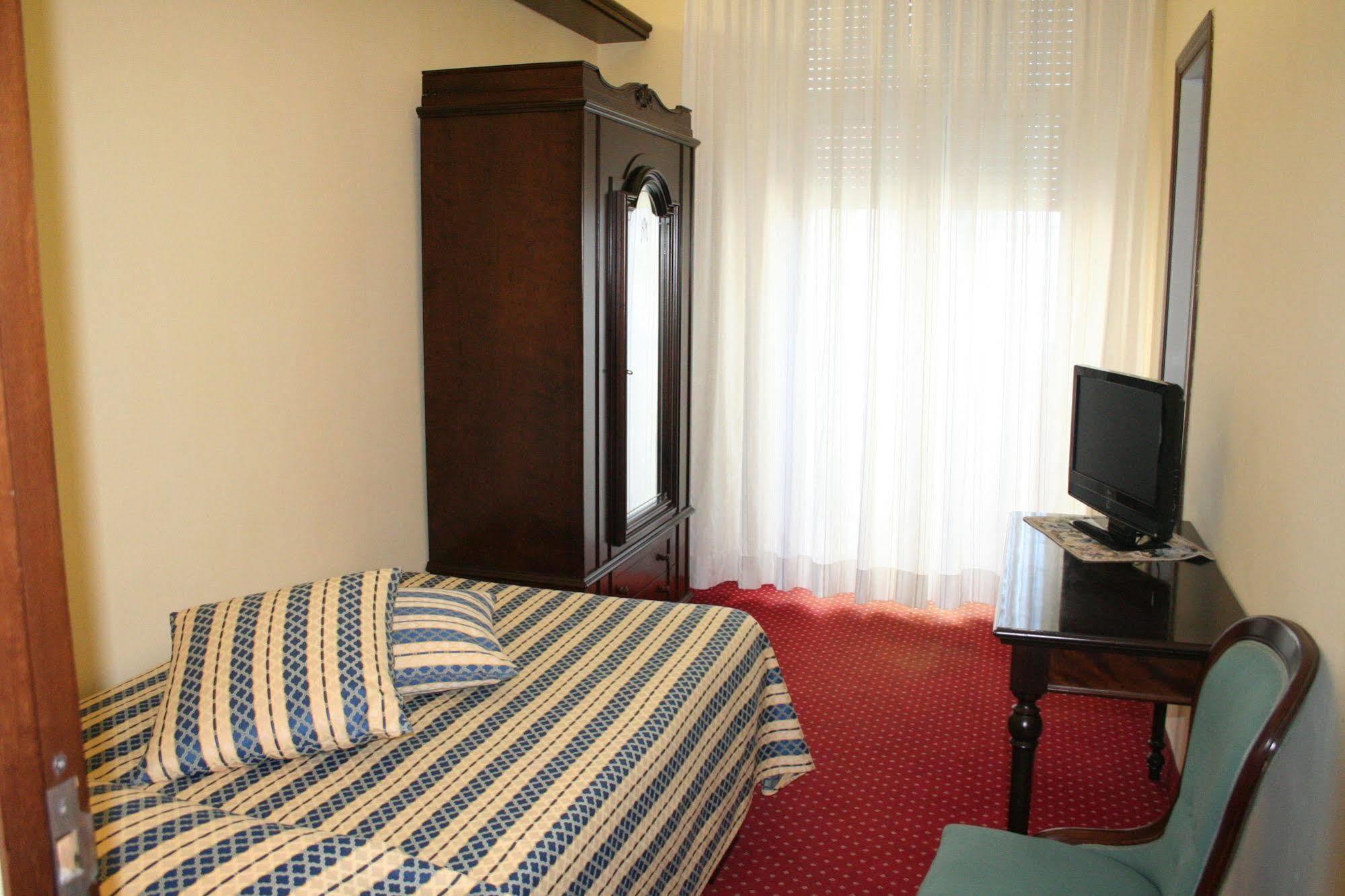 Hotel Milano Helvetia - In Centro Con Piscina Riccione Luaran gambar
