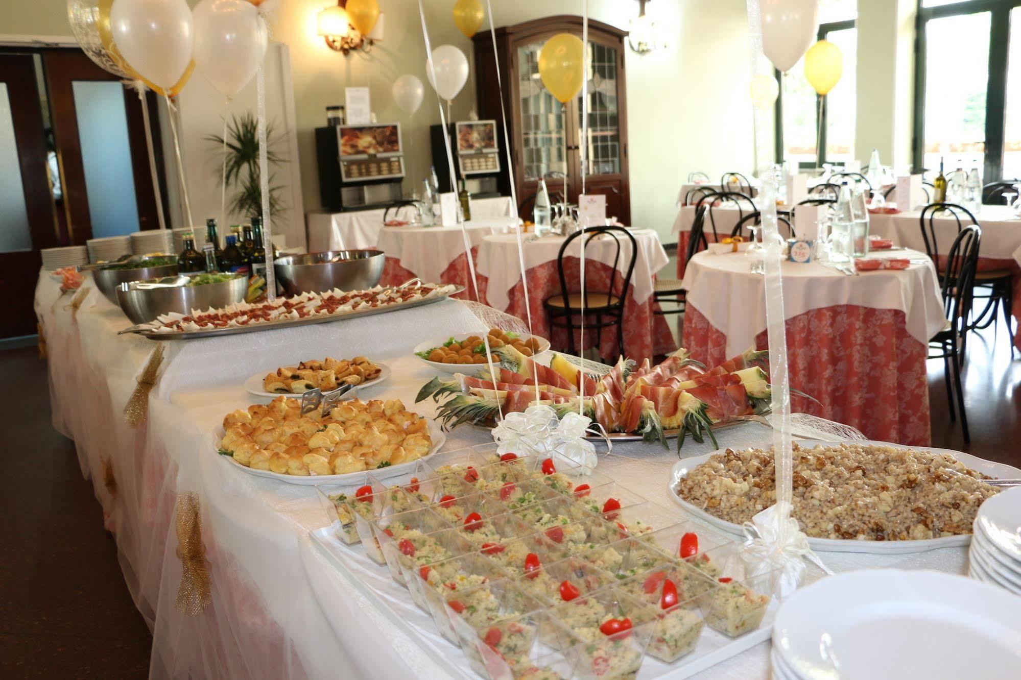 Hotel Milano Helvetia - In Centro Con Piscina Riccione Luaran gambar