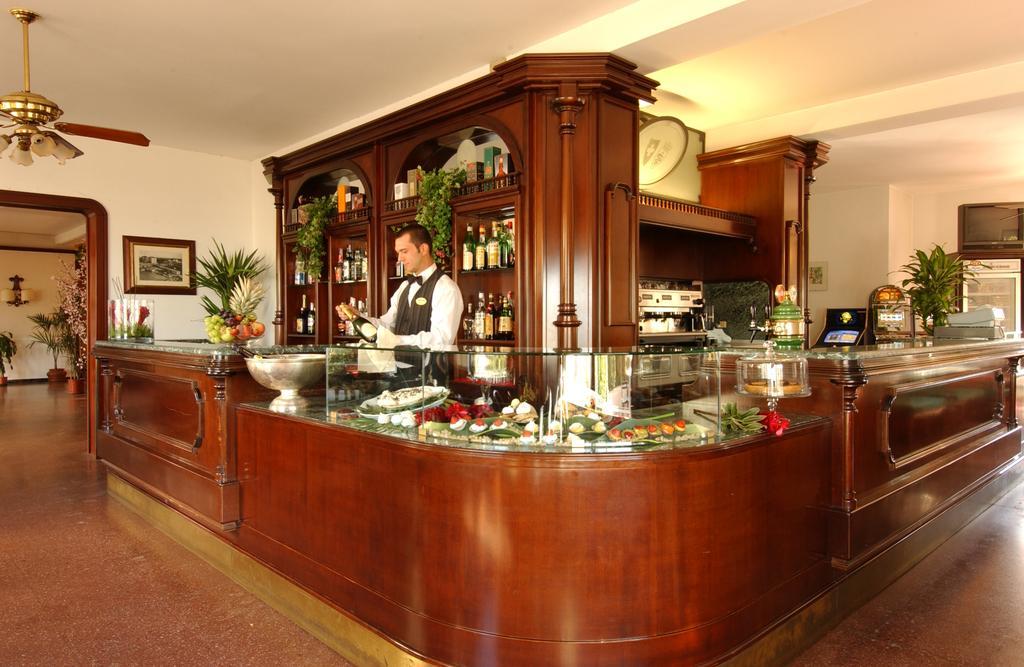Hotel Milano Helvetia - In Centro Con Piscina Riccione Luaran gambar